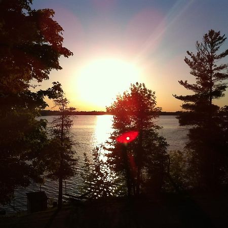 Lake Dalrymple Resort Lagoon City Екстер'єр фото